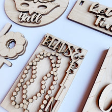 Interchangeable Inserts with Banners for Wagons and Raised Shelf Sitter