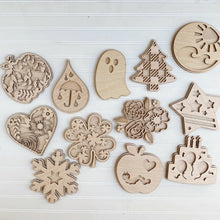 Welcome To Our Home Interchangeable Doorhanger with 12 Seasonal Inserts