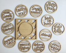 Interchangeable Lattice Shelf Sitter with 12 Round Seasonal Inserts