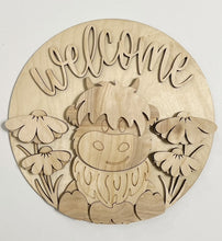 Cute Highland Cow Welcome with Flowers Round Doorhanger