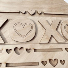XOXO Heart Cutout Valentine's Day Round Doorhanger